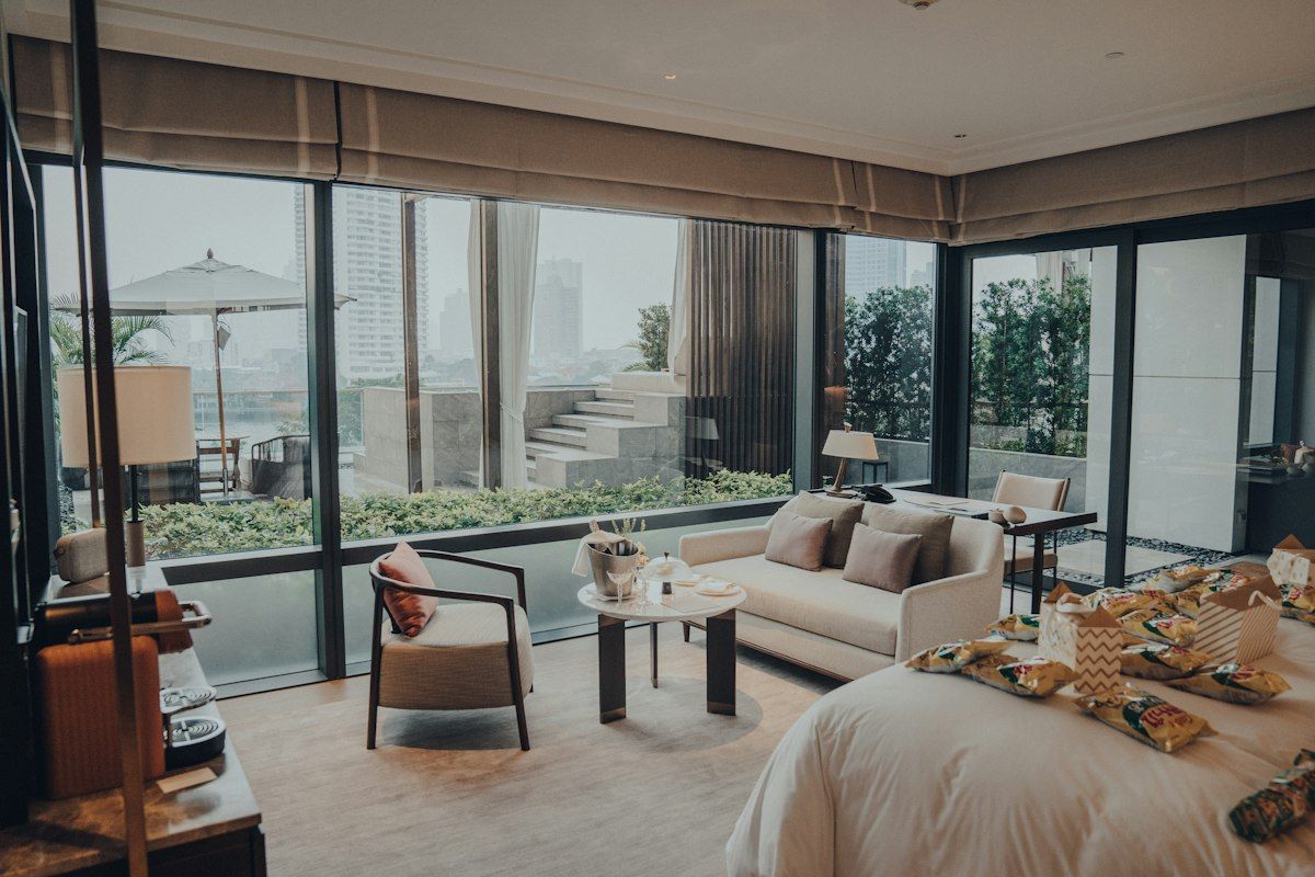 A light, spacious hotel suite